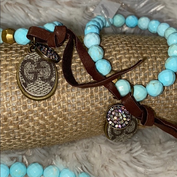 NWT Robin’s Egg Blue Elastic Beaded Bracelet - Picture 2 of 3
